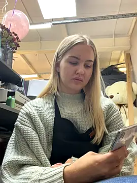 Snapshot of CandyVice chatting on October 2025 04:20:02 PM CandyVice online show from October 2025 04:20:02 PM