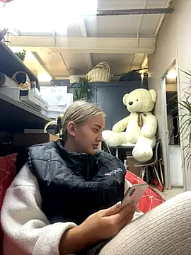 Snapshot of CandyVice chatting on September 2025 05:41:02 PM CandyVice online show from September 2025 05:41:02 PM