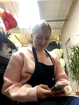 Snapshot of CandyVice chatting on October 2025 05:13:02 PM CandyVice online show from October 2025 05:13:02 PM