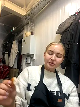 Snapshot of CandyVice chatting on September 2025 06:15:01 PM CandyVice online show from September 2025 06:15:01 PM