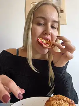 Snapshot of CandyVice chatting on October 2025 07:27:01 AM CandyVice online show from October 2025 07:27:01 AM