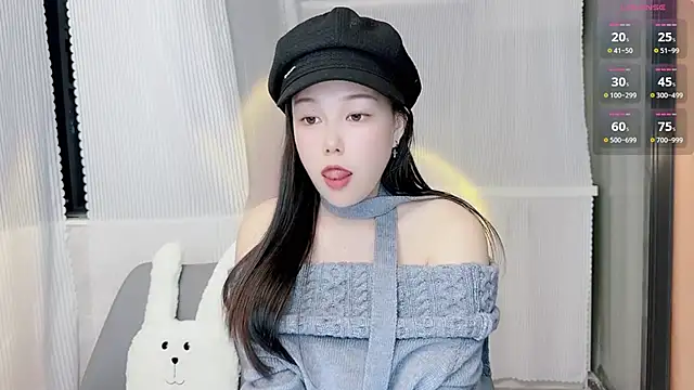 Snapshot of Bella_Ava chatting on December 2025 06:31:02 PM Bella Ava online show from December 2025 06:31:02 PM