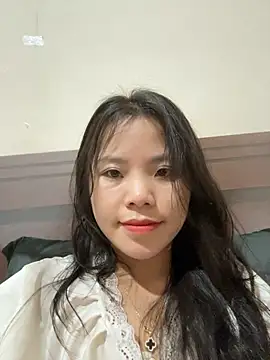 Snapshot of Bella_7777 chatting on October 2025 03:34:02 PM Bella 7777 online show from October 2025 03:34:02 PM