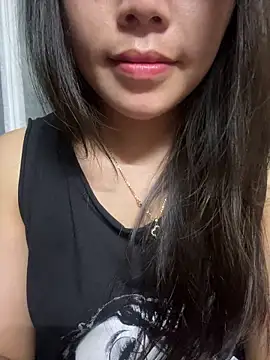 Snapshot of Bella_7777 chatting on May 2026 04:14:01 PM Bella 7777 online show from May 2026 04:14:01 PM