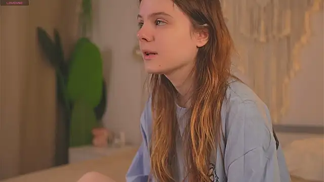 Lu  Lane online show from October 2025 07:53:02 AM