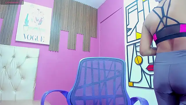 Lucia Spear online show from October 2025 01:10:02 PM