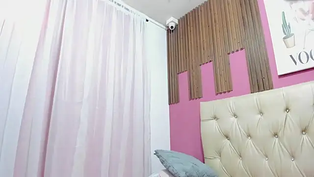 Lucia Spear online show from November 2025 12:52:01 PM