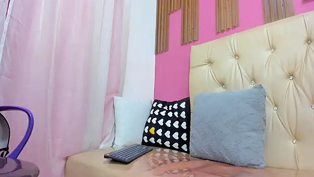 Lucia Spear online show from January 2026 01:07:01 PM