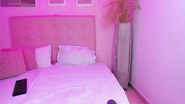 ANNIE DOLCE  online show from February 2026 10:49:02 PM