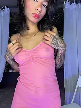 Snapshot of TweetiePieXXX chatting on November 2025 10:34:02 PM TweetiePieXXX online show from November 2025 10:34:02 PM