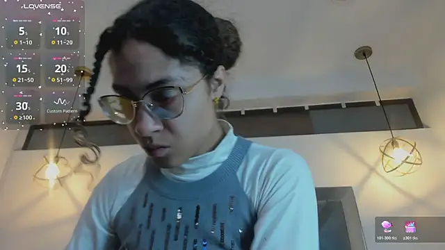 Hanna Cornee  online show from November 2025 01:48:02 PM