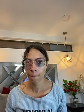 Hanna Cornee  online show from November 2025 01:49:01 PM