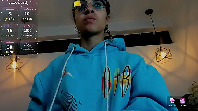 Hanna Cornee  online show from December 2025 12:26:01 PM