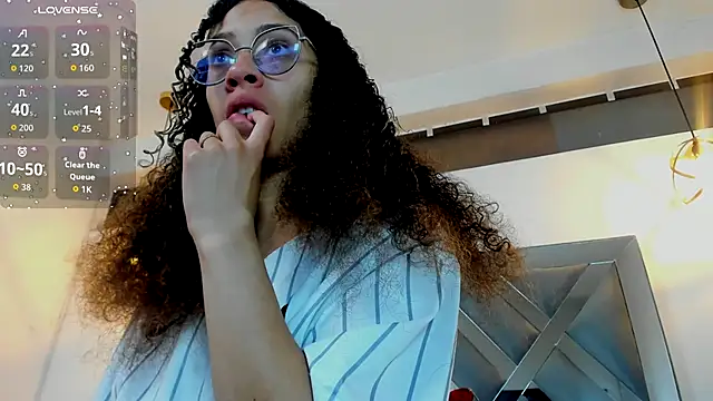 Snapshot of Hanna_Cornee_ chatting on October 2025 01:23:02 PM Hanna Cornee online show from October 2025 01:23:02 PM