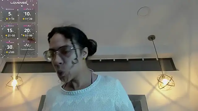 Hanna Cornee  online show from November 2025 01:26:02 PM