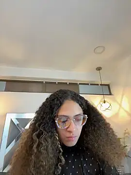 Hanna Cornee  online show from November 2025 05:05:01 PM