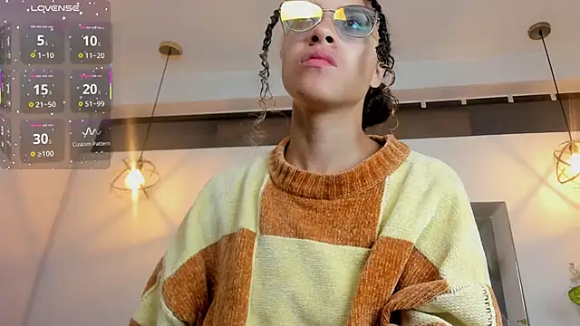 Hanna Cornee  online show from December 2025 12:11:01 PM