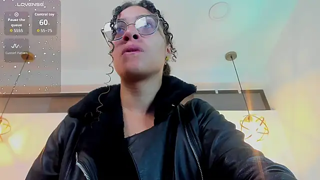 Snapshot of Hanna_Cornee_ chatting on October 2025 01:36:01 PM Hanna Cornee online show from October 2025 01:36:01 PM