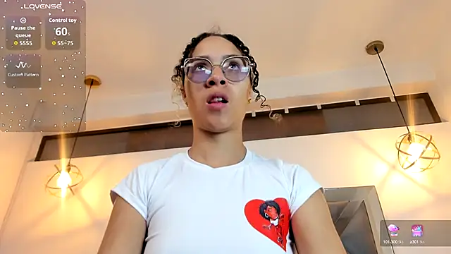 Snapshot of Hanna_Cornee_ chatting on October 2025 01:34:01 PM Hanna Cornee online show from October 2025 01:34:01 PM