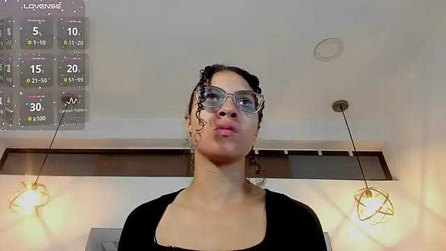 Hanna Cornee  online show from November 2025 01:45:01 PM