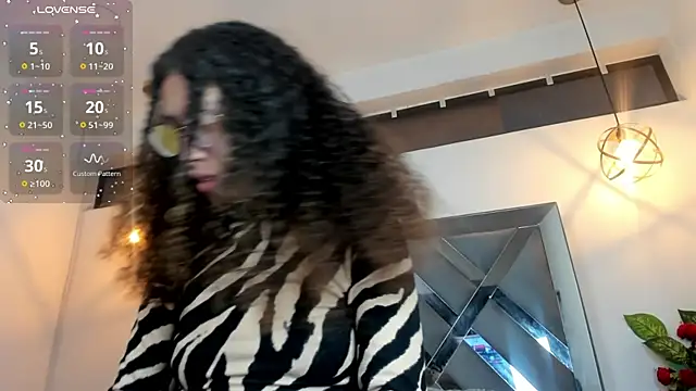 Hanna Cornee  online show from December 2025 12:28:02 PM