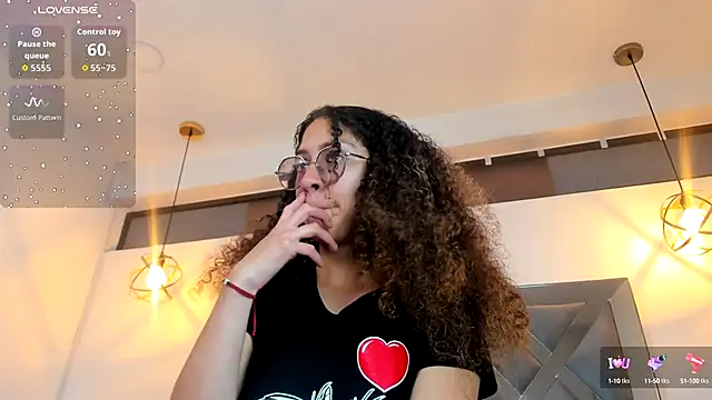Snapshot of Hanna_Cornee_ chatting on October 2025 01:44:02 PM Hanna Cornee online show from October 2025 01:44:02 PM