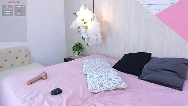 sophia brunette  online show from February 2026 11:32:02 AM