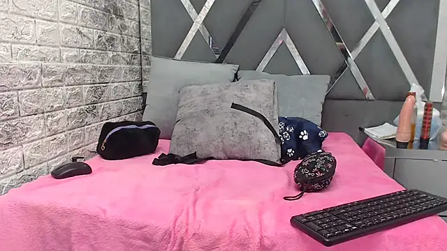 Snapshot of YanetRose chatting on October 2025 03:07:02 AM YanetRose online show from October 2025 03:07:02 AM