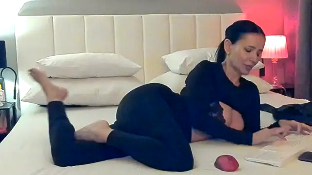 Snapshot of simonacavali chatting on November 2025 05:13:02 PM simonacavali online show from November 2025 05:13:02 PM