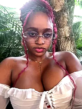 Snapshot of darle_volant chatting on November 2025 08:31:02 PM darle volant online show from November 2025 08:31:02 PM