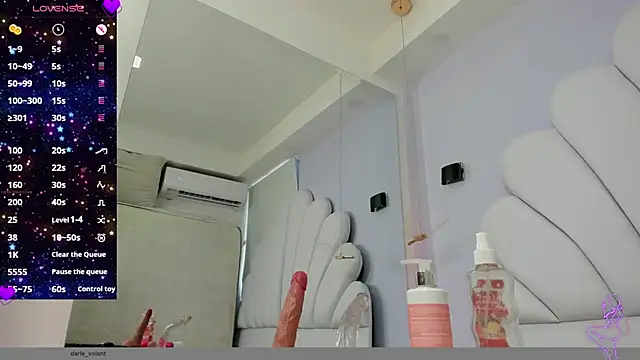 Snapshot of darle_volant chatting on November 2025 08:45:02 PM darle volant online show from November 2025 08:45:02 PM