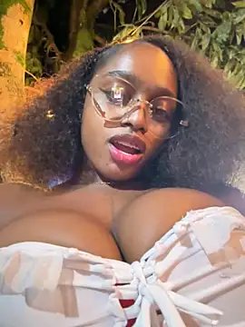 Snapshot of darle_volant chatting on November 2025 10:57:01 PM darle volant online show from November 2025 10:57:01 PM