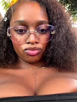 Snapshot of darle_volant chatting on November 2025 10:26:02 PM darle volant online show from November 2025 10:26:02 PM