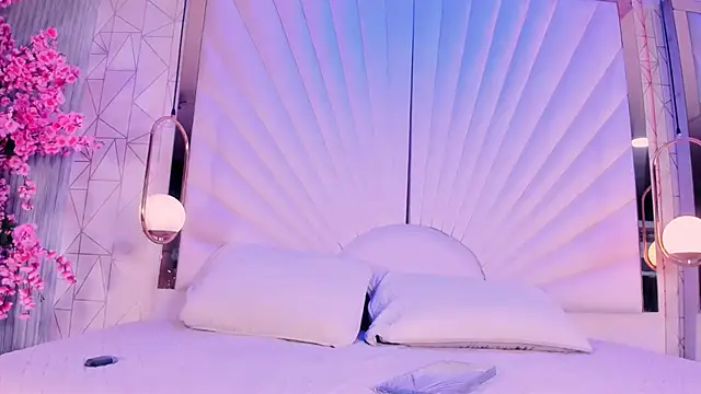 VesperVelvet online show from May 2026 05:01:02 AM