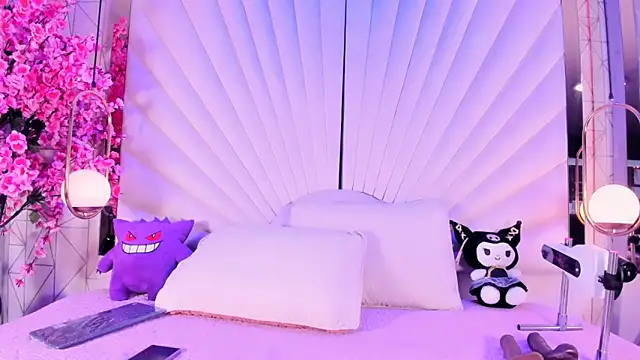 VesperVelvet online show from May 2026 05:00:01 AM