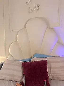 Snapshot of Kaylachannell chatting on December 2025 09:33:02 AM Kaylachannell online show from December 2025 09:33:02 AM