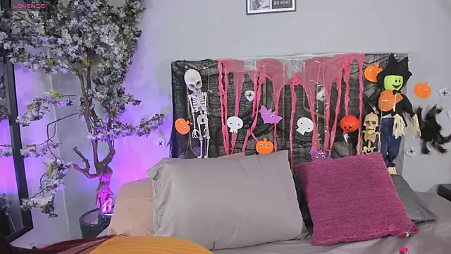Kaylachannell online show from October 2025 03:32:01 AM
