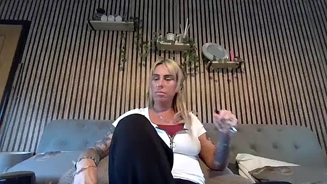 poppyinga1 online show from March 2026 04:07:01 PM