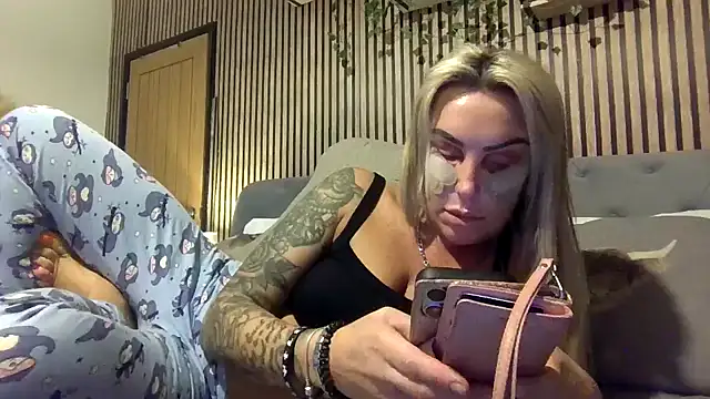 poppyinga1 online show from February 2026 10:01:01 PM