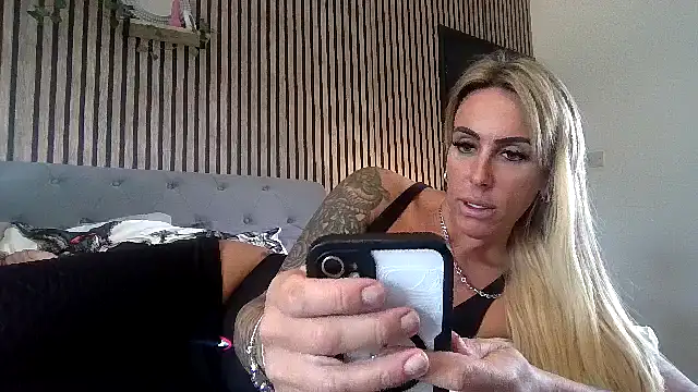 poppyinga1 online show from September 2025 12:16:01 PM