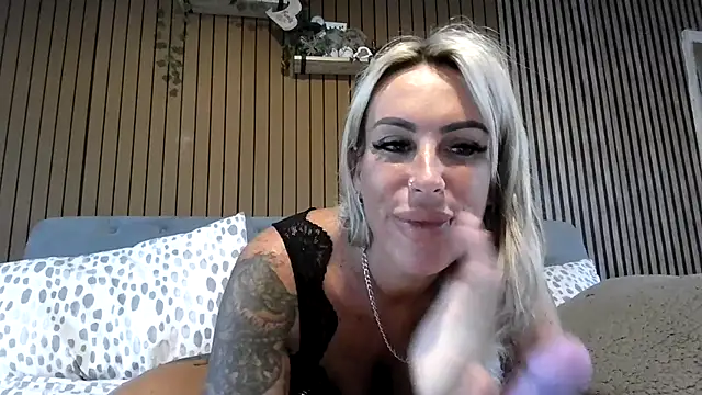 poppyinga1 online show from June 2026 05:07:02 AM