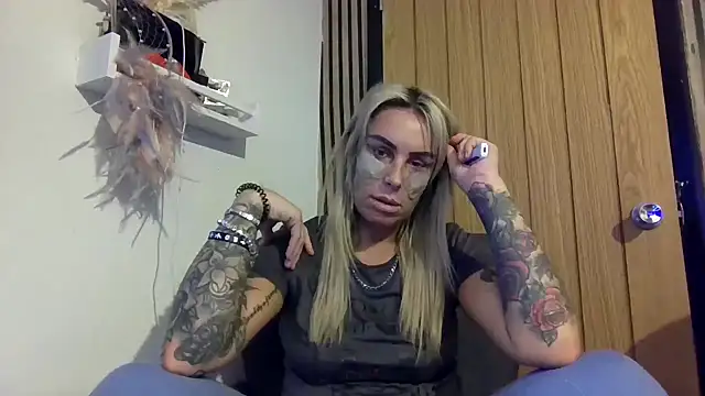 poppyinga1 online show from February 2026 04:51:02 PM