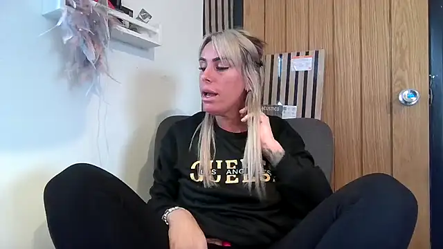 poppyinga1 online show from March 2026 09:39:02 AM