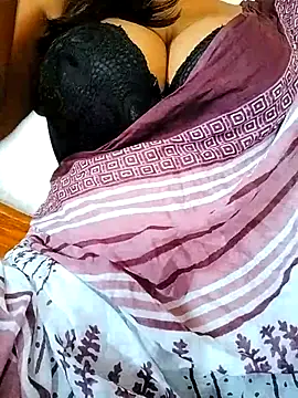 Snapshot of Ponds_beauty chatting on September 2025 04:30:02 AM Ponds beauty online show from September 2025 04:30:02 AM
