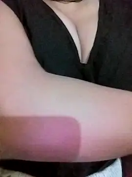 Snapshot of Ponds_beauty chatting on October 2025 02:28:01 PM Ponds beauty online show from October 2025 02:28:01 PM