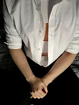 111owo111 online show from May 2026 12:30:02 PM