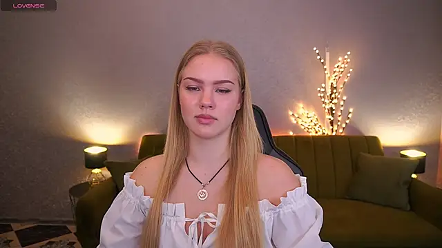 Snapshot of CelesteNoir chatting on November 2025 08:40:01 AM CelesteNoir online show from November 2025 08:40:01 AM