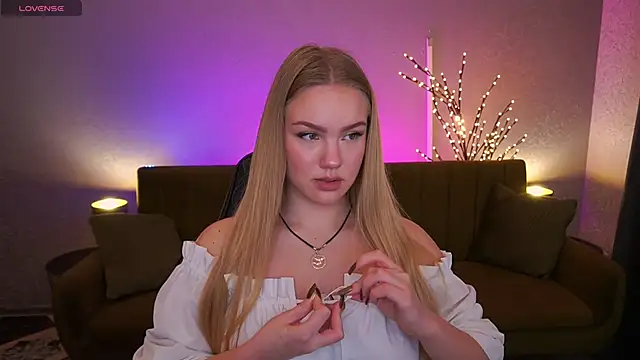 Snapshot of CelesteNoir chatting on November 2025 07:44:02 AM CelesteNoir online show from November 2025 07:44:02 AM