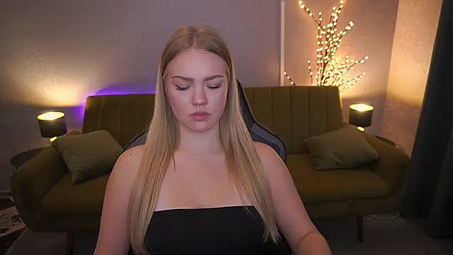 Snapshot of CelesteNoir chatting on October 2025 06:28:01 AM CelesteNoir online show from October 2025 06:28:01 AM