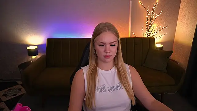 Snapshot of CelesteNoir chatting on September 2025 01:54:01 PM CelesteNoir online show from September 2025 01:54:01 PM